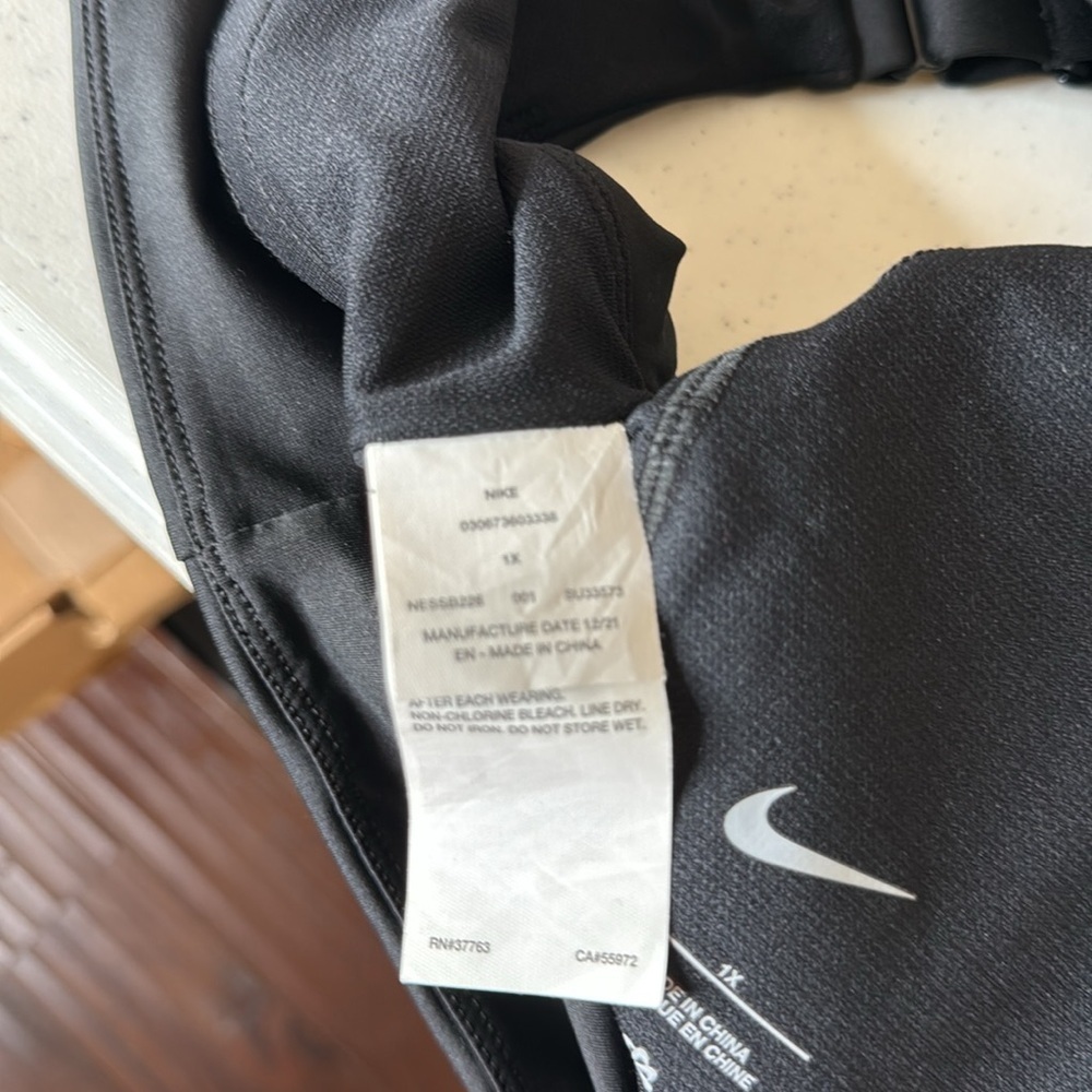 Nike Women's Essential Scoop Neck Plus Size Midkini Swim Top Sz 1X NWOT - Picture 11 of 13